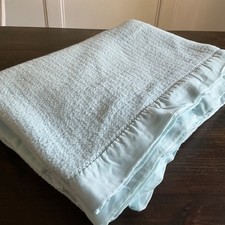 Manta acrílica vintage azul claro térmica tejido gofre borde satinado suave 100x82