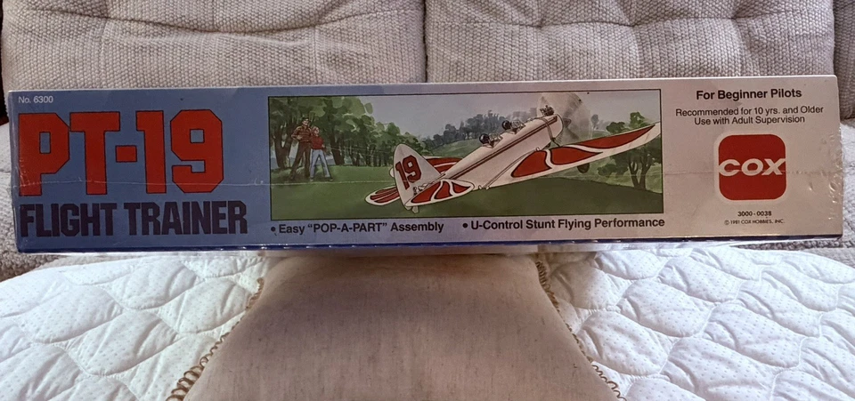 RARE Sealed Cox PT‑19 Flight Trainer – White/Red Wings – Mint – Only One Listed - Image 4 of 4