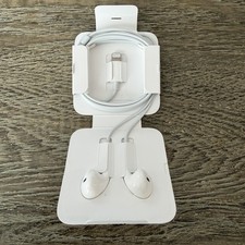 Apple EarPods with Lightning Connector In Ear Canal Headset - White New