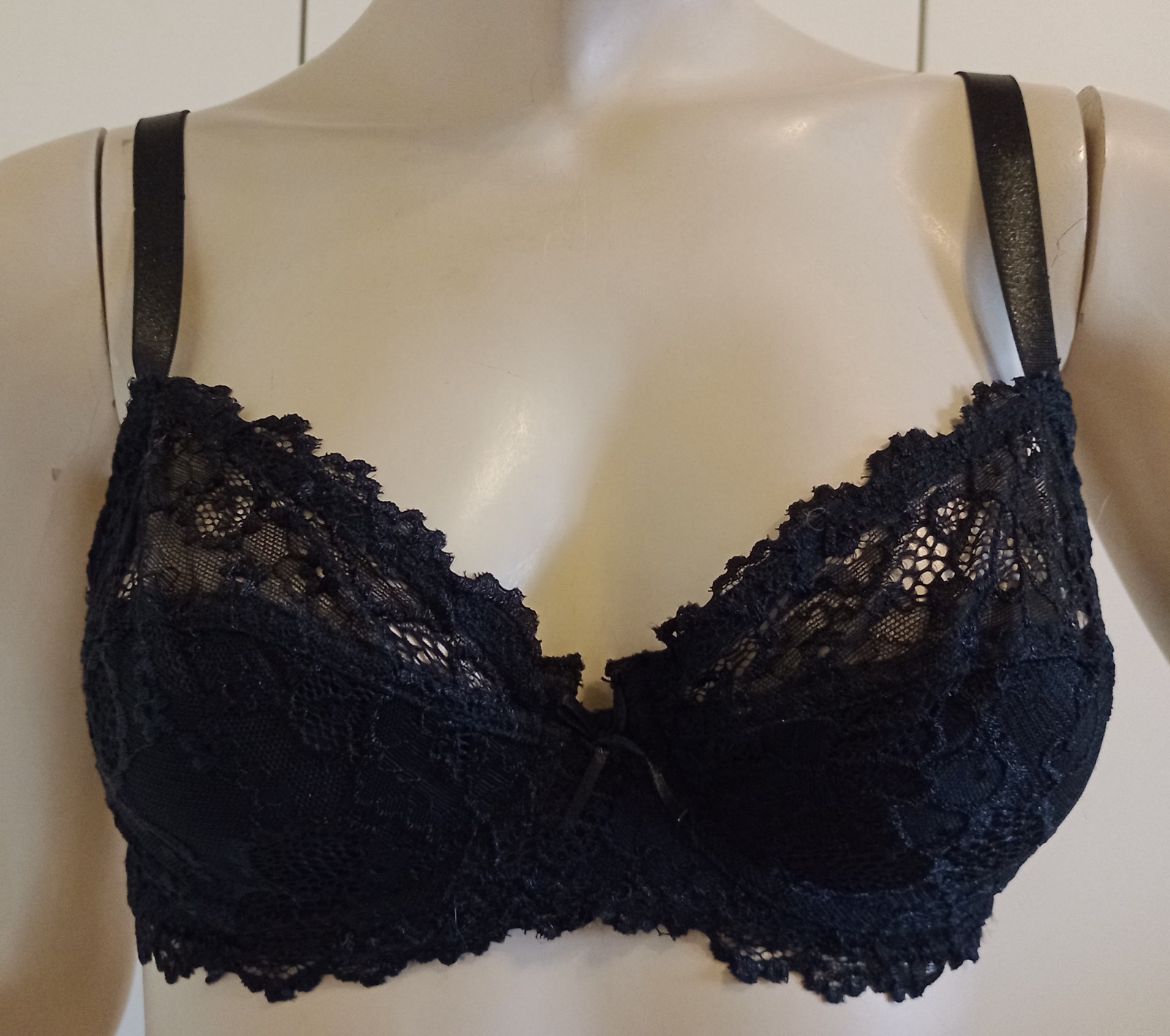 REGGISENO PIZZO NERO CON FERRETTO TAGLIA PRESUNTA 2B leggi le misure
