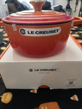Le Creuset Signature Enameled Cast Iron Round Dutch Oven 24 CM 4.5 Quart –Flame