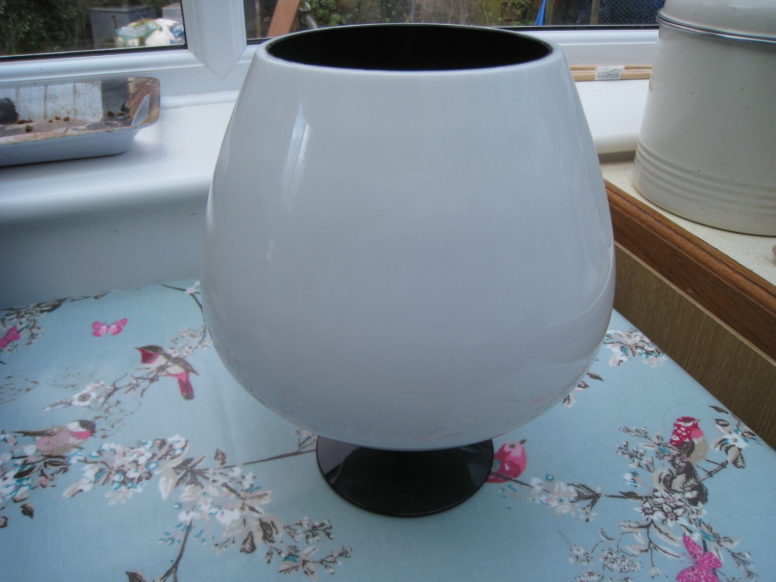 VINTAGE LARGE BRANDY GLASS VASE 1970s BLACK & WHITE VERY STYLISH/RETRO eBay