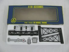 AHM HO 2-Track Span Gantry 4 Block Signals Target Signal Relay House Transformer