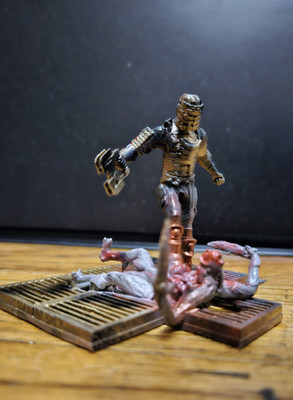Dead Space Isaac stomping Necromorph miniature model airbrushed