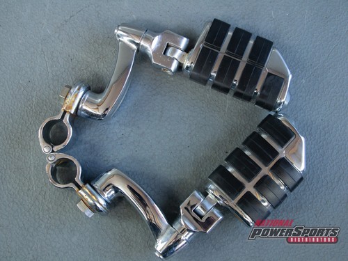 KURYAKYN DUALLY ISO HIGHWAY PEGS + LONGHORN ANGLED MOUNTS CHROME 1"