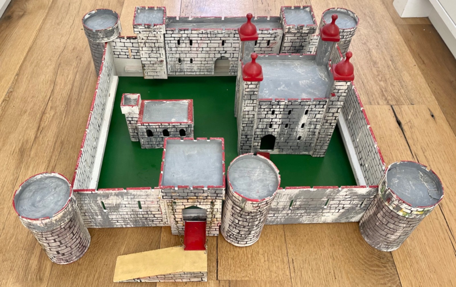 VERY RARE!! BEAUTIFUL TRI-ANG / LINE BROS 1950’ WOODEN CASTLE TOY FORT CA 1950'S