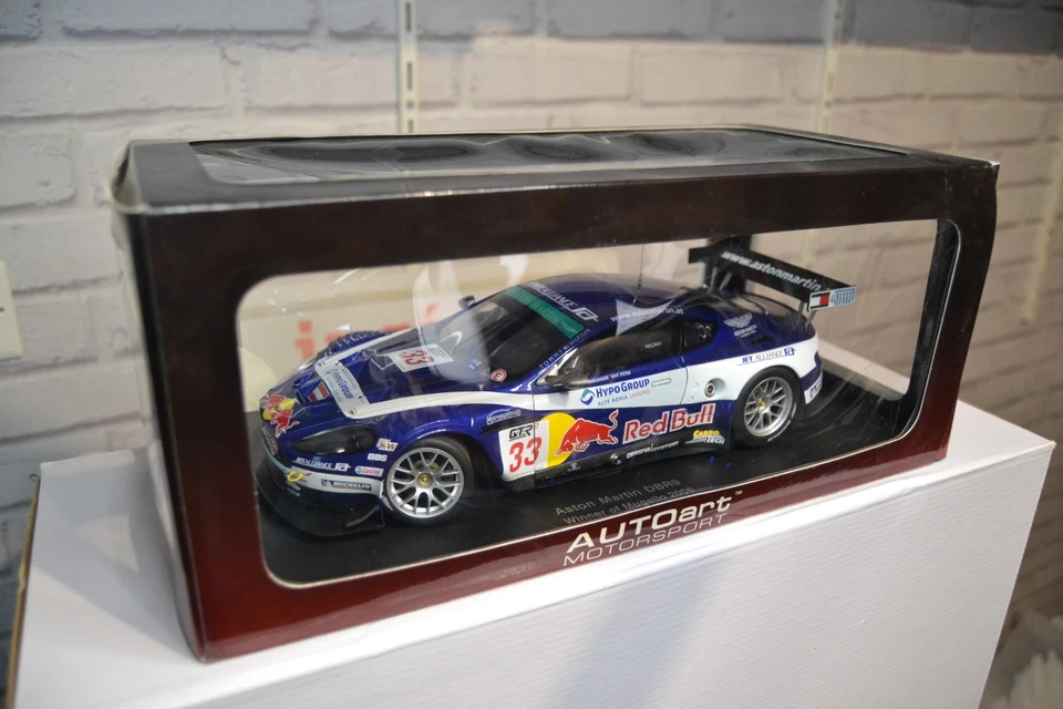 AUTOART 1/18 ASTON MARTIN DBR9 " RED BULL" Winner Mugello 2006 Ref:80608 - Photo 2/4