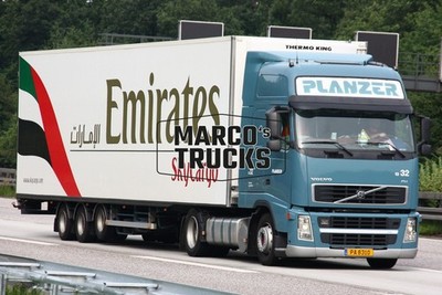 LKW Foto Volvo FH Kühlsattelauflieger Dänemark blau PLANZER Emirates SkyC #i2qh