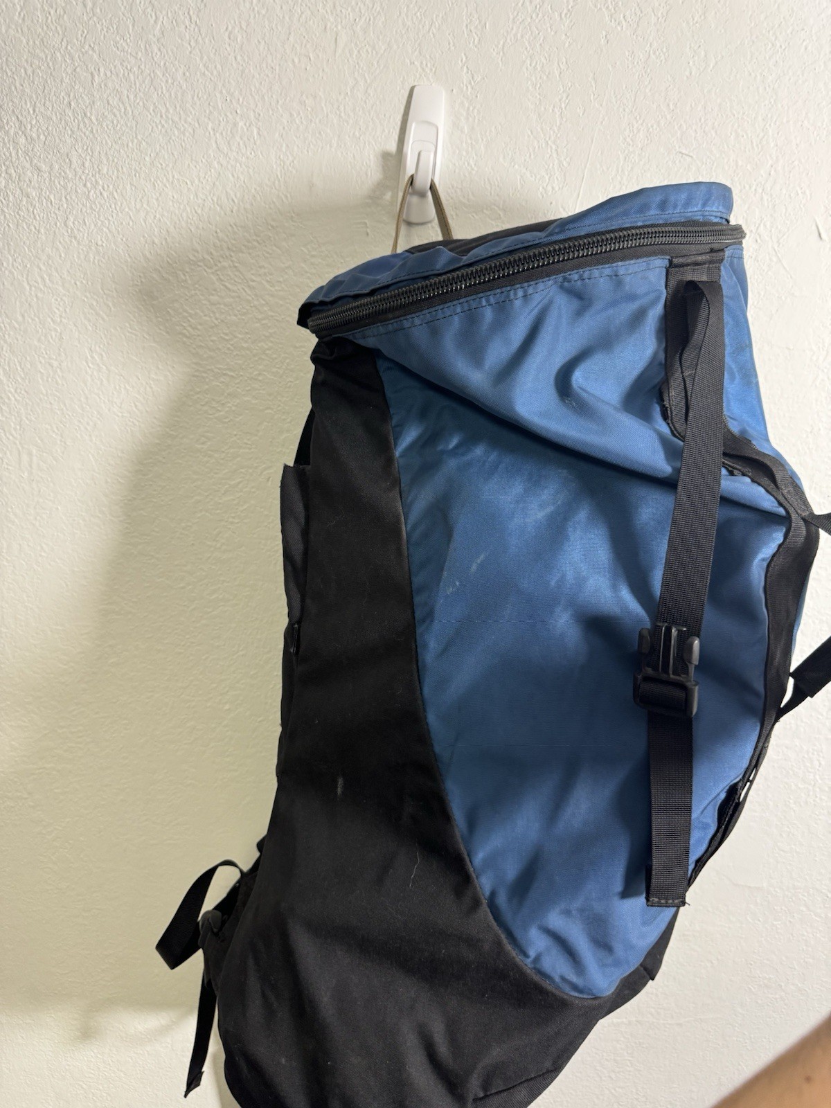 The North Face Hiking Camping Backpack Navy Blue Black Size Large thumbnail 4