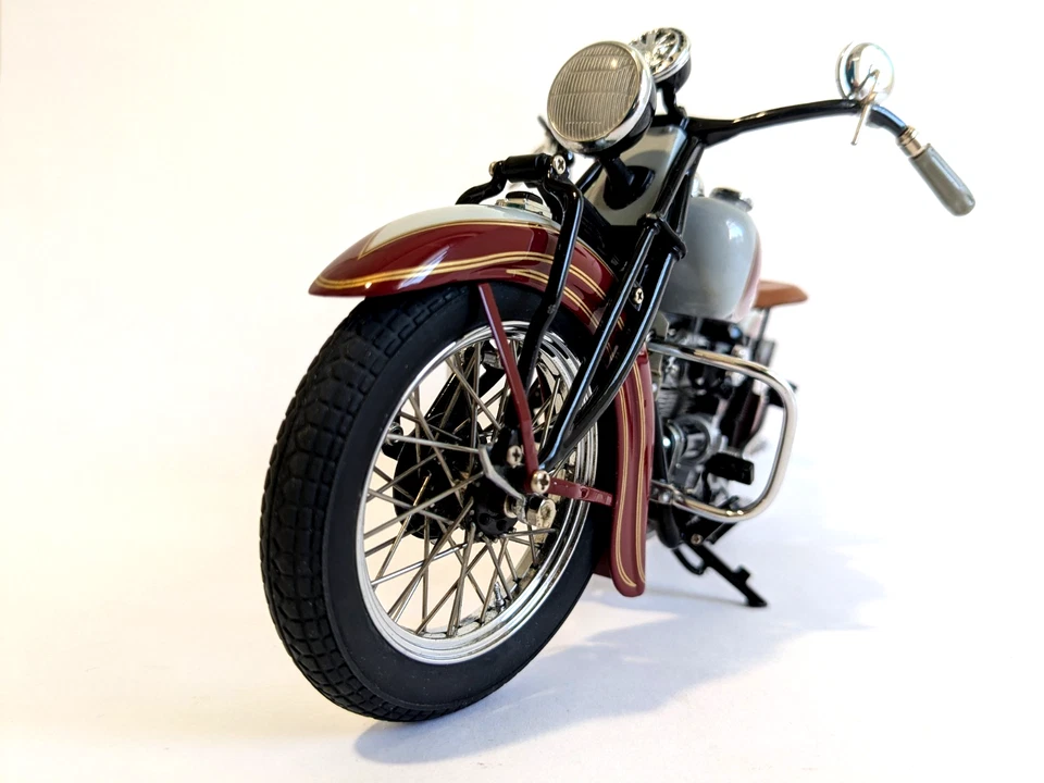 1/10 Danbury Mint 1938 Indian Four Motorcycle - Image 2 of 4