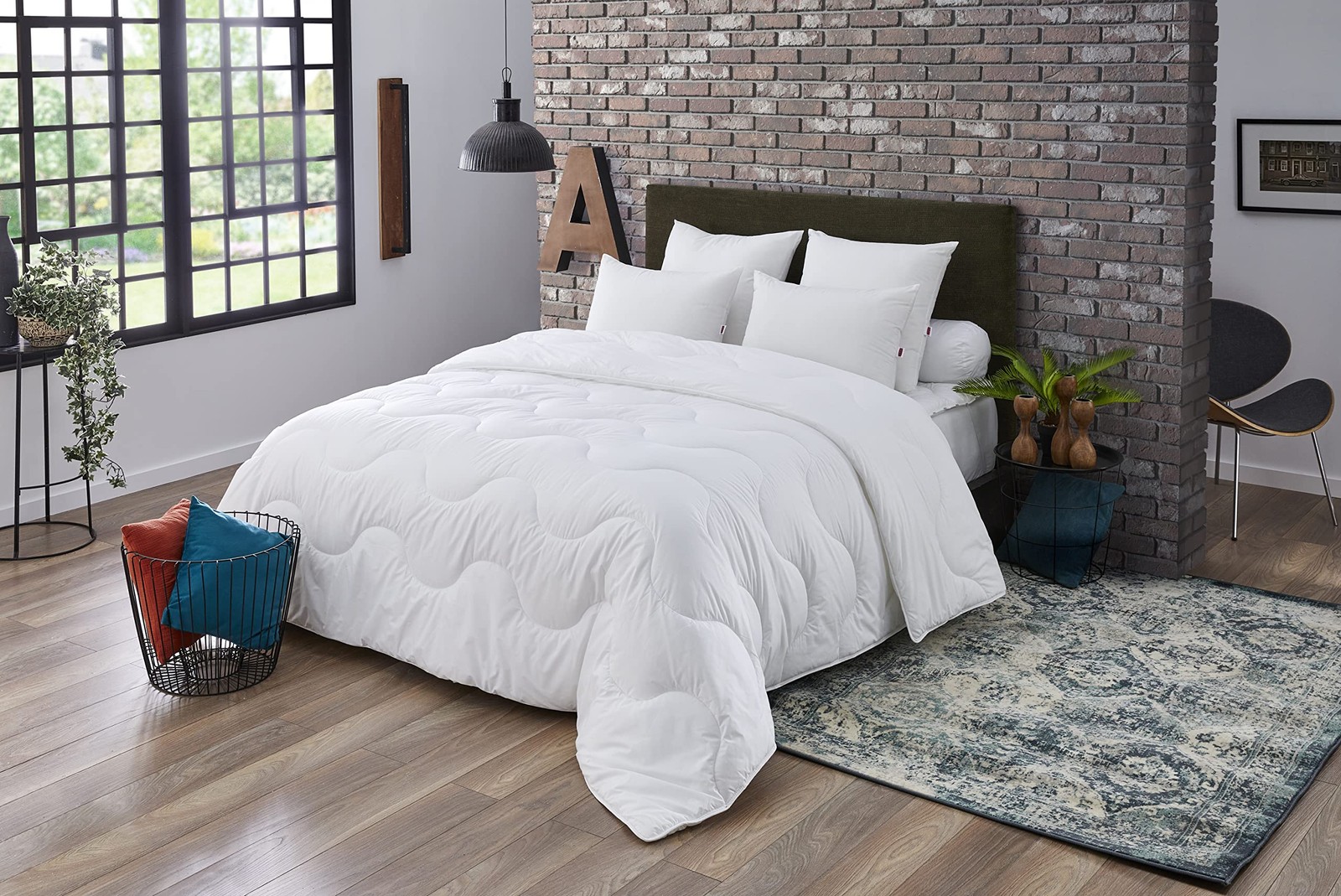 Couette tempérée douceur peau de pêche 150x200 cm pour lit 2 personnes
