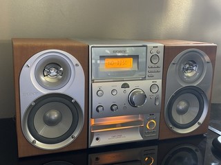 NEW Sony CMT CP101 Micro Hi Fi Compact Stereo System CD Player AM/FM Cassette
