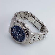 Girard Perregaux Laureato Chronograph (Ref. 81020-11-431-11A) 42 mm 16