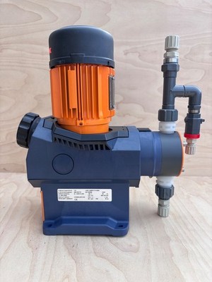 ProMinent VAMC 04063PCT01MS00 Dosierpumpe ATB LF 56 2B-11 Motor 76.8 l h