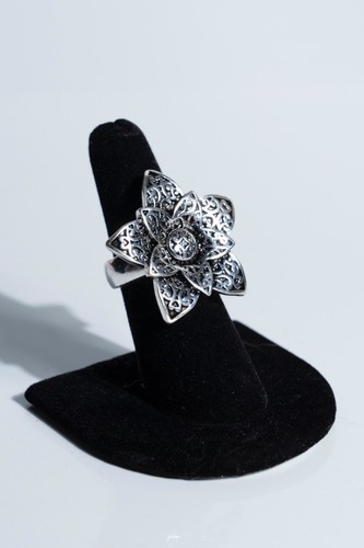 Anello Elasticizzato Fiore Design Ornato Tono Argento. Nuovo - Foto 1 di 5
