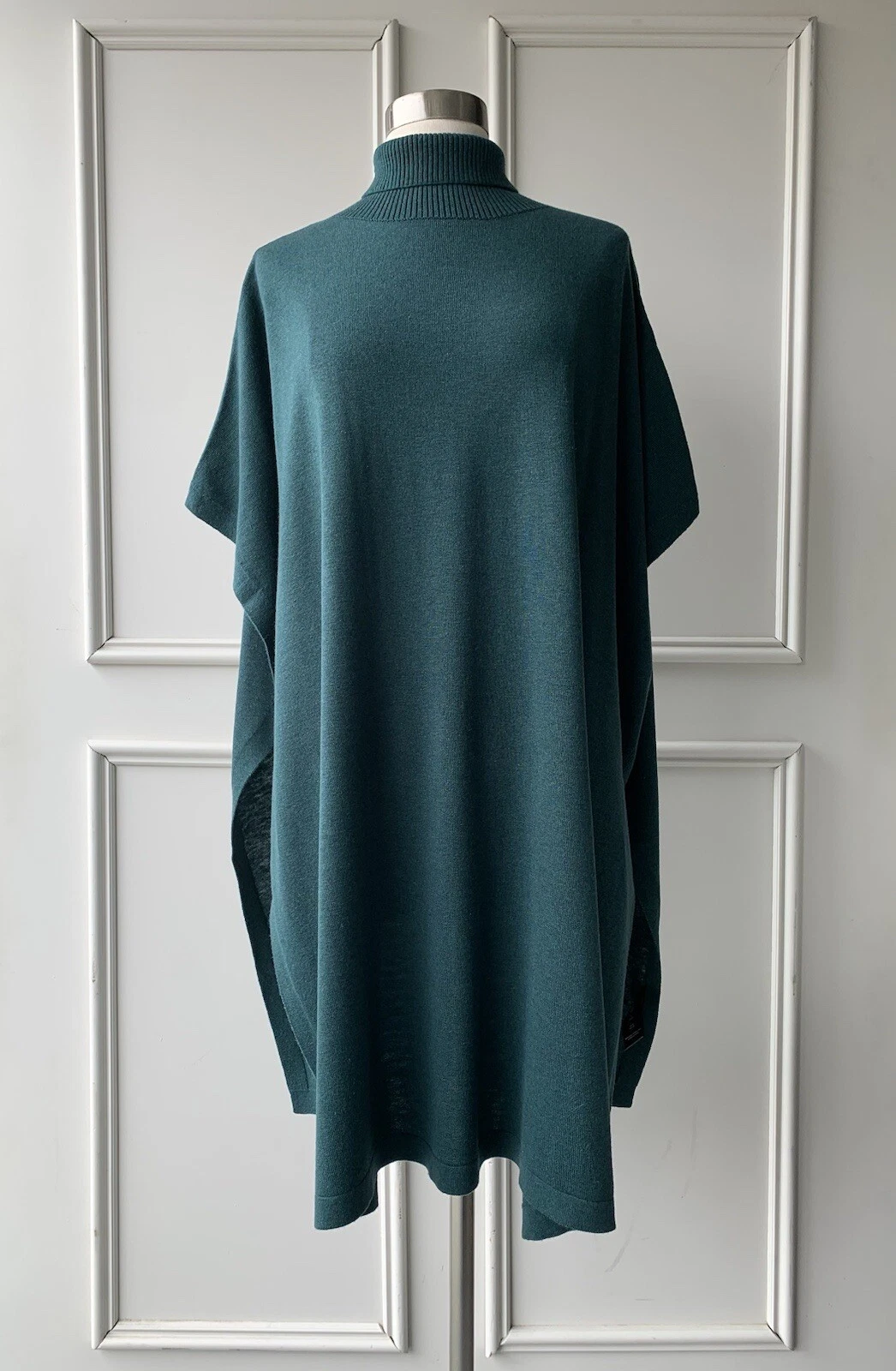| WITCHERY | silk merino poncho petrol green | SIZE: 6,8,10,12,14,16 | $199.95
Opens in a new window