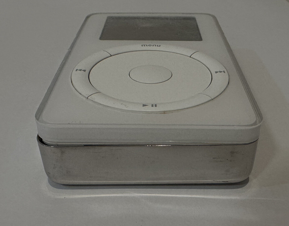 Apple iPod classic 2nd Generation | 20 GB | White | 2in Screen