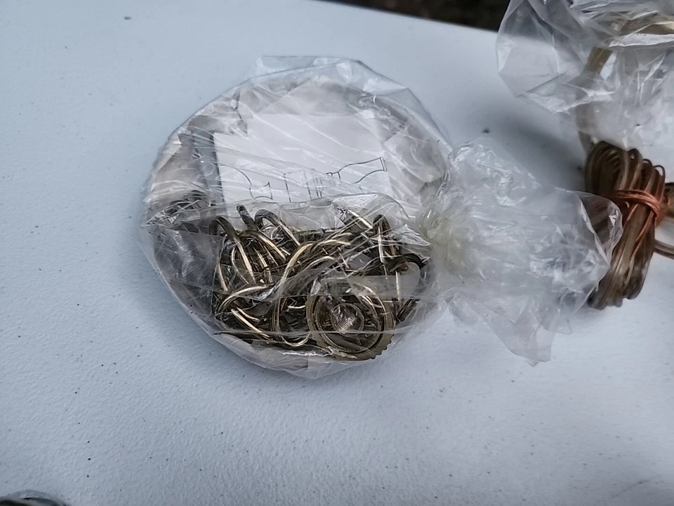 Araña Kenroy, latón claro dorado años 80 5 luces Foto 4 de 4