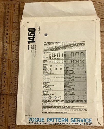 Vintage VOGUE Kitchen Accessories Pattern #1450 Aprons Dress Placemat Potholders - Picture 2 of 2