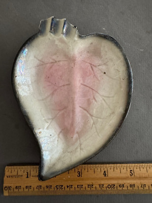 JAMESONS CAPISTRANO CALIFORNIA POTTERY PINK WHITE LEAF SHAPED ASHTRAY VINTAGE