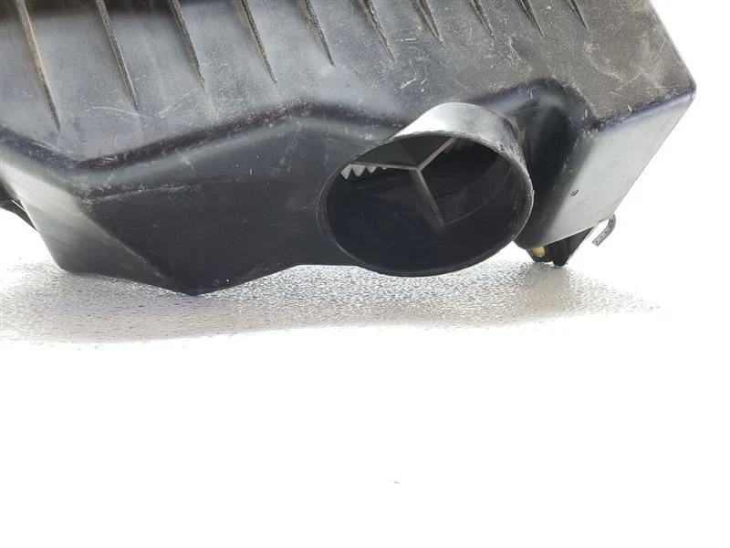 Mazda MPV 2000 2001 caja purificadora de aire 6 cilindros OEM GY0113320E Foto 2 de 4