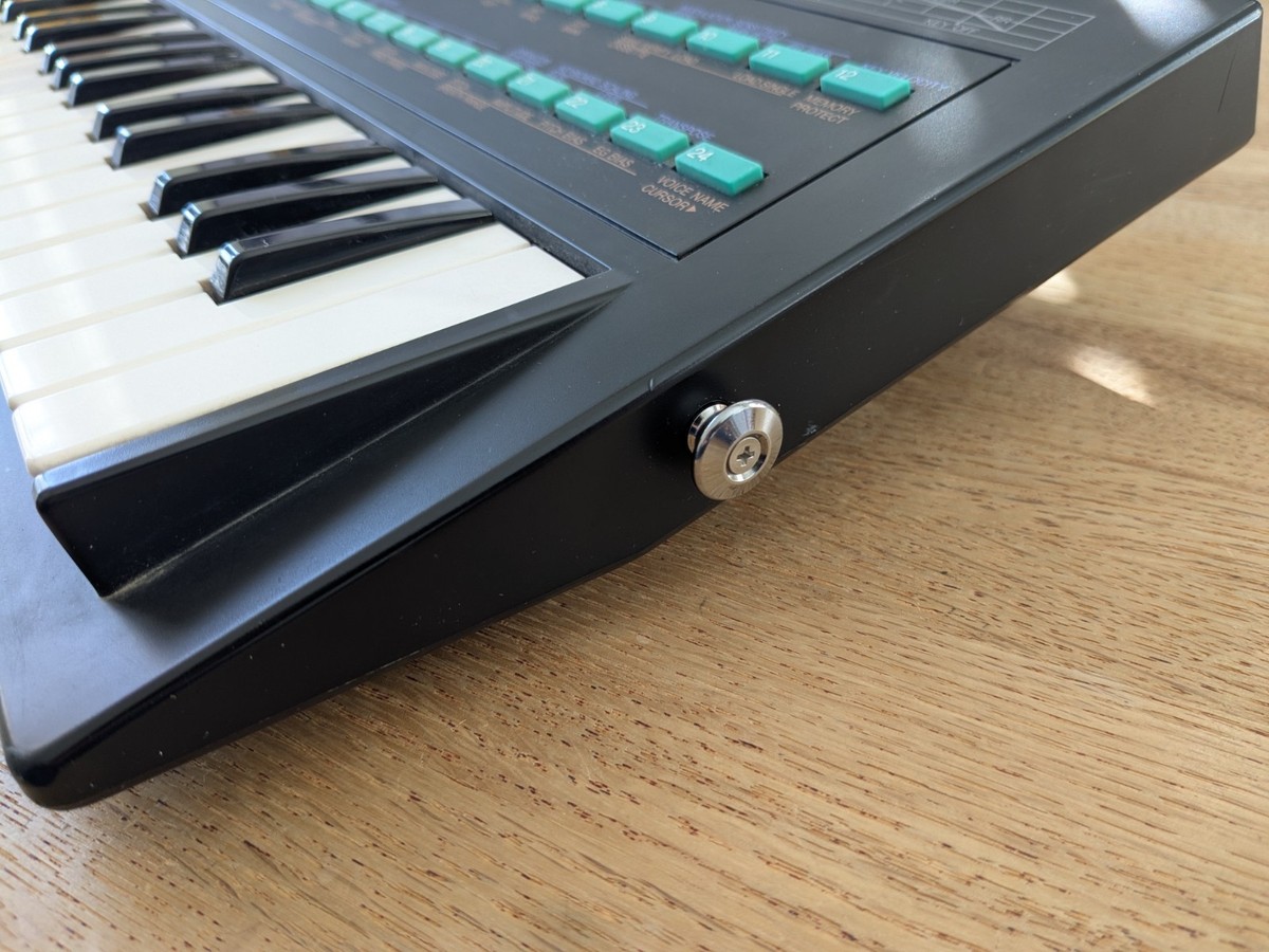 Yamaha DX100 Digital Algorithm Synthesizer Keyboard - FREE