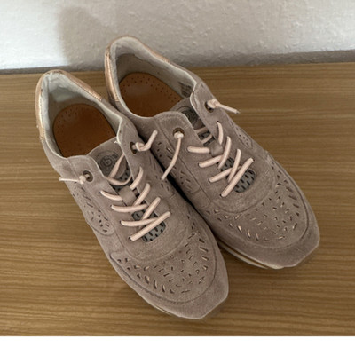 Bugatti Damen Sneaker 39 Veloursleder Beige Roségold Lochmuster Metallic