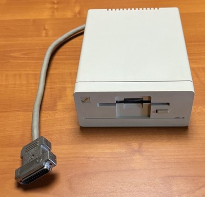 Externes Diskettenlaufwerk A1010 von Commodore Amiga