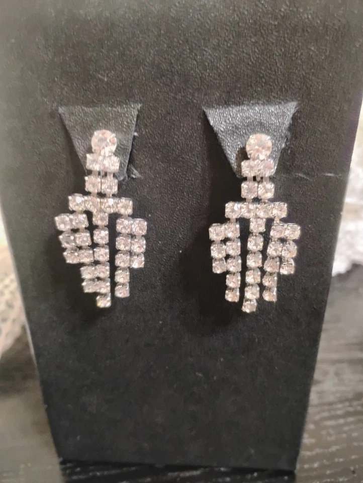 Pendientes colgantes de diamantes color oro blanco disfraz Art Deco Foto 3 de 4