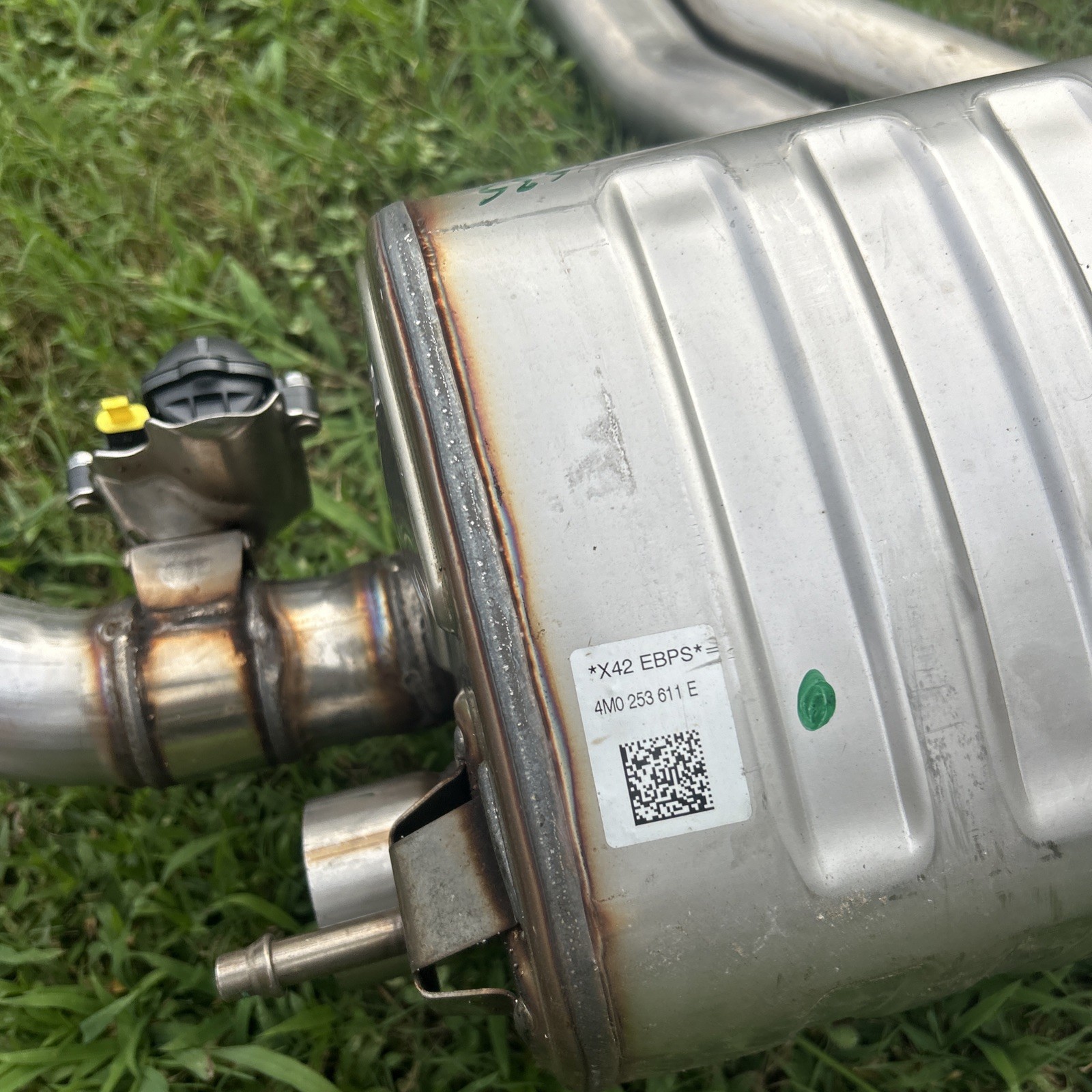 Lamborghini Urus 2019 Rear Exhaust tailpipe P/N 4M0253611E