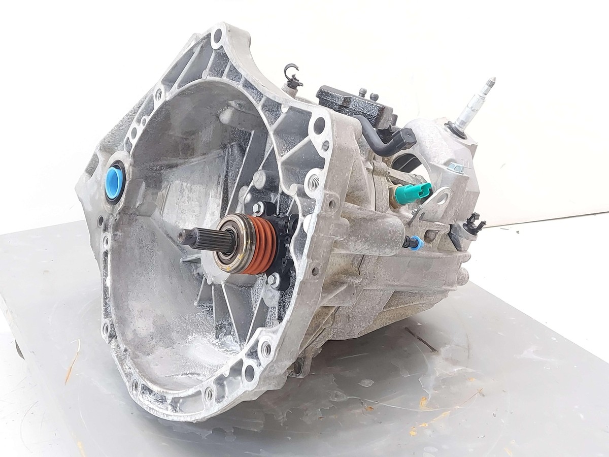 17-21 NISSAN QASHQAI TRANSMISSION 61K KM'S 6 SPEED MT MANUAL