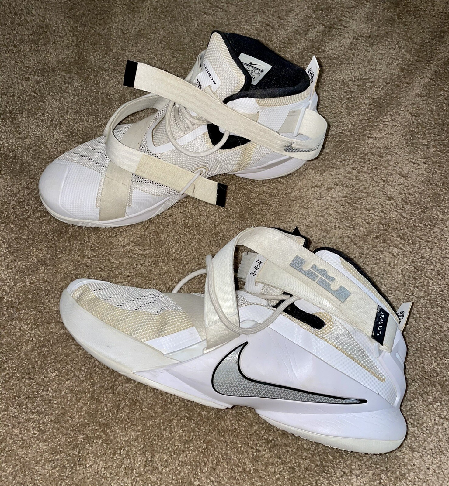 size 9 men's basketball shoes