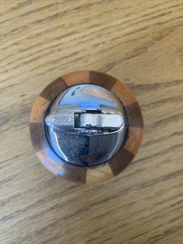 Stylish Mid Century Vintage Ronson Carousel Two Tone Wooden Table Lighter - Picture 2 of 5