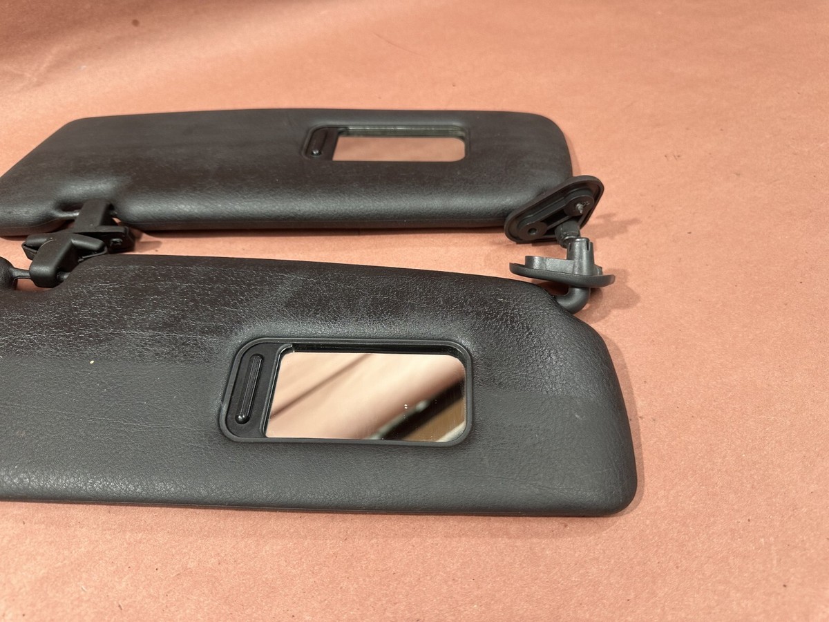  E46 330ciカブリオレ用　純正ウィンドディフレクター BMW E46 330CI Convertible Sun Visor Black W Mirror Covering Pair