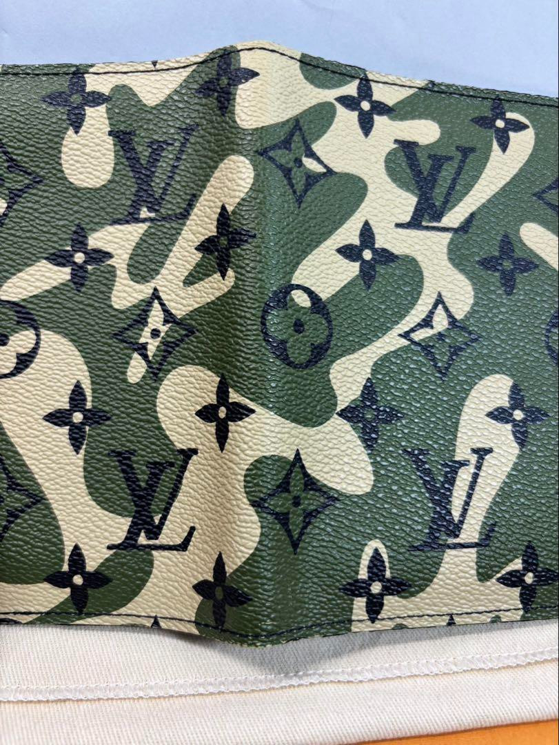 LOUIS VUITTON x Takashi Murakam M58027 Monogramouflage Passport Case Authentic image 6