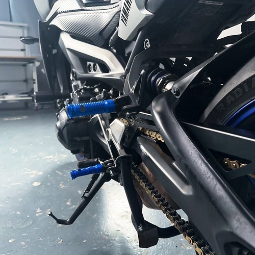 CNC Front & Rear Foot Pegs Adapters For YAMAHA FZ07 FZ09 FZ10 FZ6 FZ1 FZ8 - Picture 20 of 36