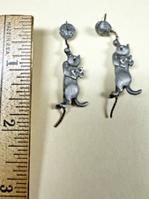 vtg Pewter yarn & Cat playfulness For (pierced ears) No backs