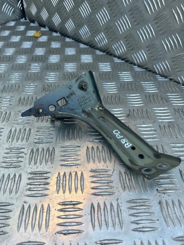 Volkswagen PASSAT B8 2015 Halterung Kotflügel 3G0821142 ZUK13813