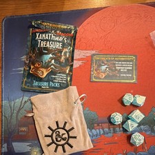 Dungeons & Dragons Xanathar's Treasure Numbered Legendary Dice Set w/ Bag