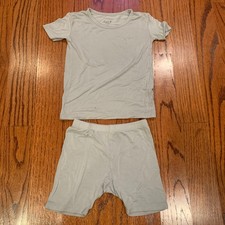Kyte Baby Short Sleeve Shorts Pajama Set MSRP 38  Pale Blue Gray  3T