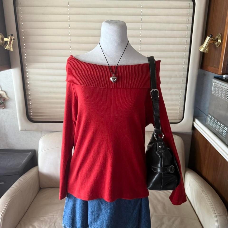 Off the shoulder basic sweater - image 1