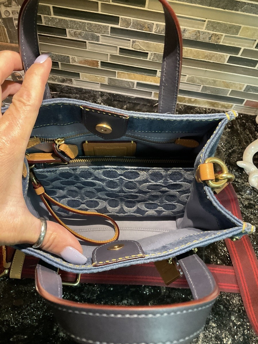 Coach CA580 Denim Signature Field Tote 22 & Wristlet | eBay