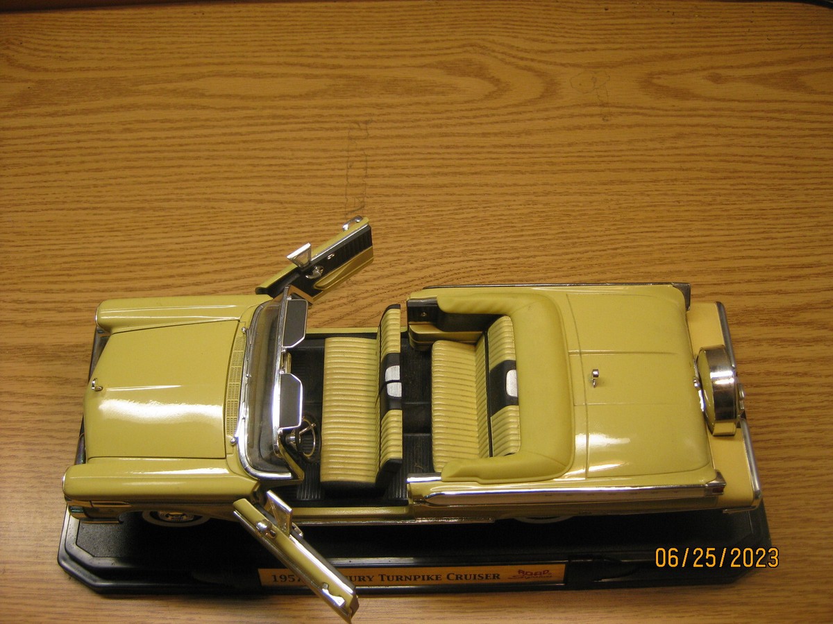 1/18 1957 MERCURY TURNPIKE CRUISER CONV.IN YELLOW BY ROAD