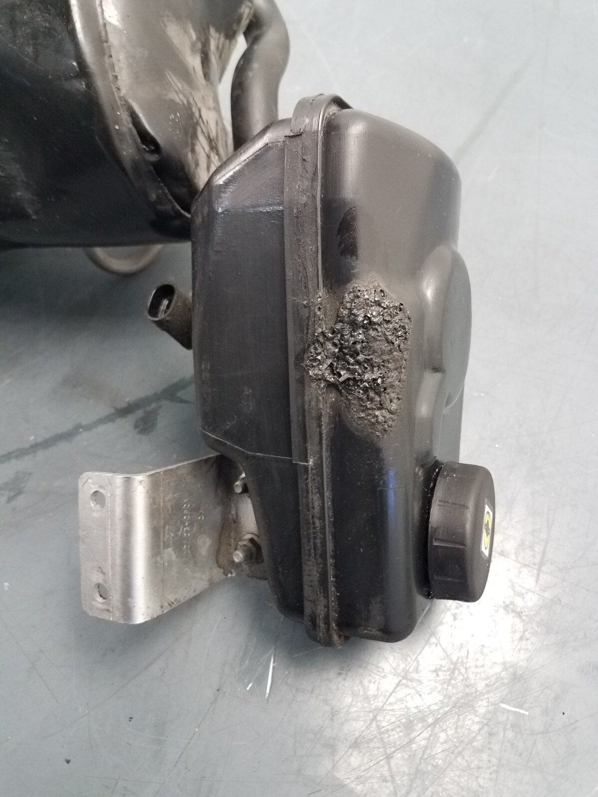 2015 16 17 McLaren 650S Spider Power Steering Pump / Reservoir #3936 H7