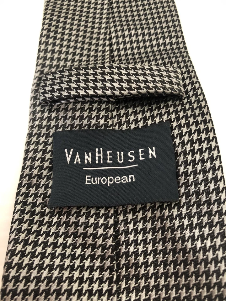 Corbata Van Heusen European Silk Hombre Plateada Negra Resistente a Manchas 158 cm Foto 2 de 4
