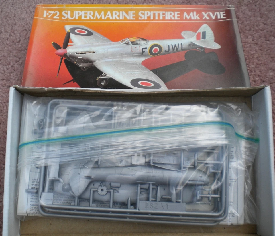 Kit de avión modelo Heller/Humbrol Supermarine Spitfire Mk.XVIE 1/72 usado Francia Foto 2 de 4
