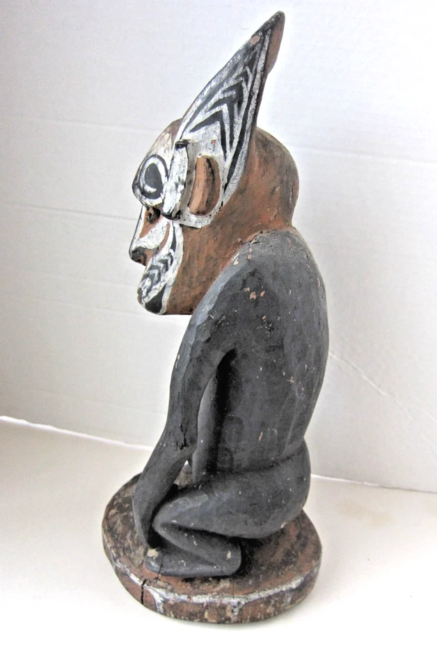 VINTAGE HAND CARVED WOODEN FIGURE FROM SEPIK RIVER REGION OF PAPUA NEW GUINEA - Image 3 of 4