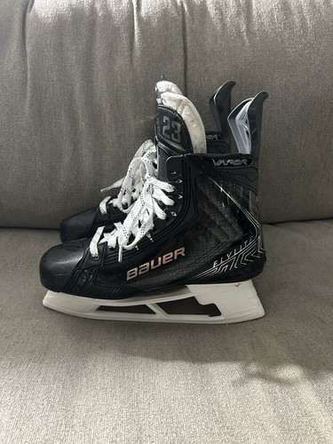 Bauer Vapor Flylite Pro Stock Hockey Skates Size 9 Fit 2. 280mm. Knies/Leafs/NHL