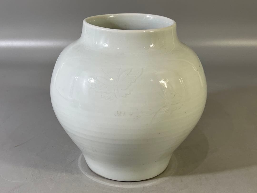 Lee Chao Korean White Porcelain Vase, Antique Ceramic, 13.5cm Height