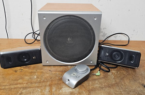 Logitech Z-3 Gaming PC Computer Surround Sound Lautsprecher Subwoofer und Satelliten